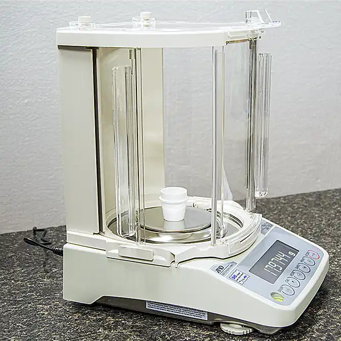 External balance for recording initial weights of crucibles, samples, and optional covers during analysis to boost throughput.